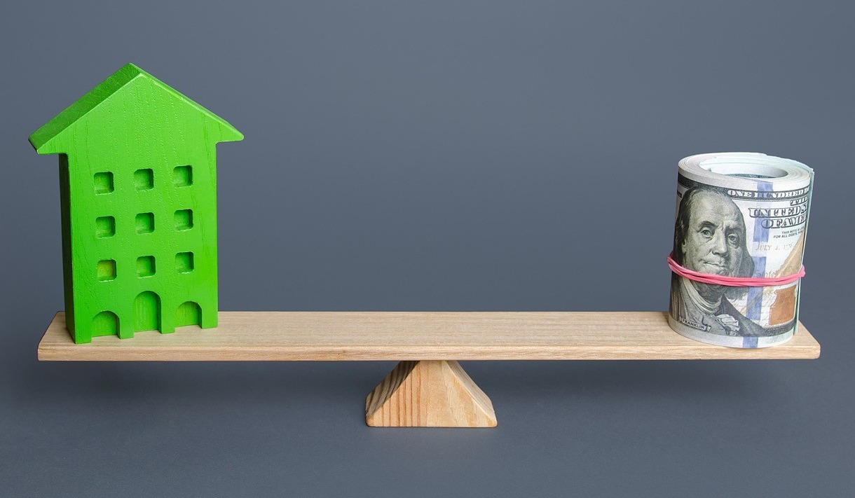 bigstock-Green-House-And-Money-On-The-S-432586802 (1)-1